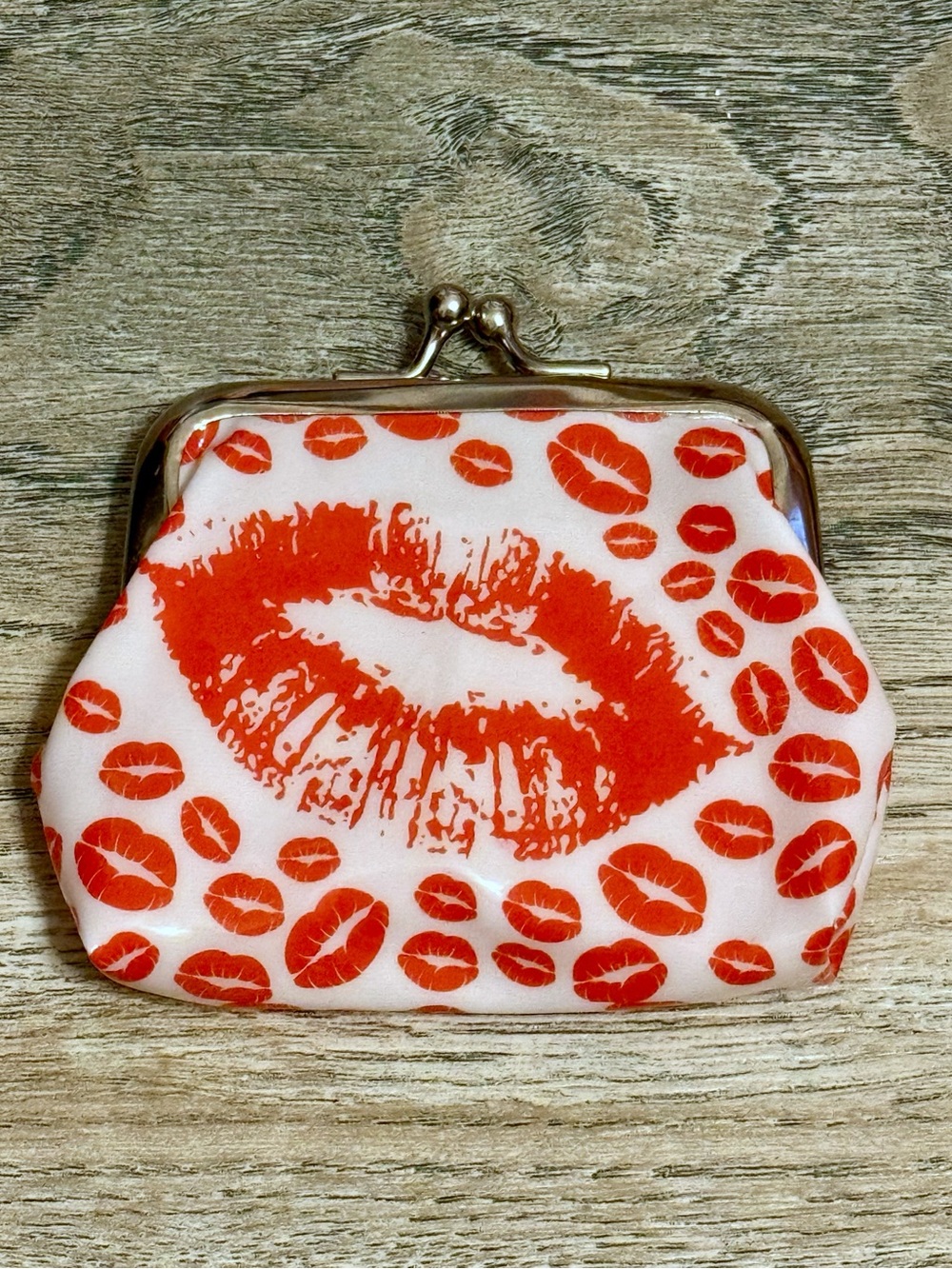 NEW Red Kiss Lip Print Kiss-Lock Coin Purse Pouch Wallet Red White Silver